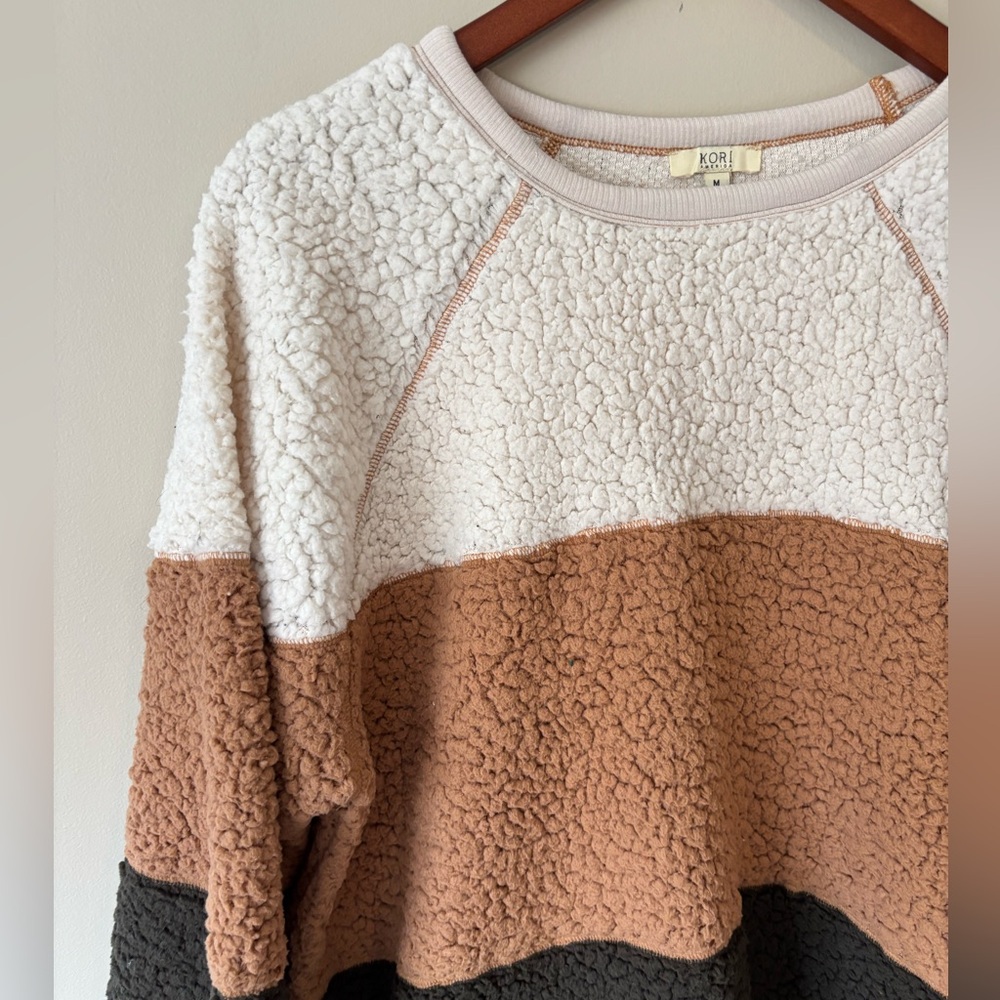 Kori Tri-Tone Colour Block Sherpa Pullover Size Medium